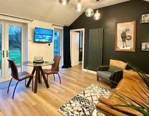 a living room with a table and chairs at The Annexe in Yeovil Junction +6 photos