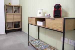 a shelf in the corner of a room with a table at Ad un passo dal mare apartment in Molfetta