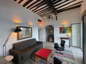 a living room with a couch and a table at Fleur de Falaise in Bonifacio