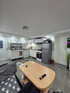 a living room with a table and a kitchen at Villa basement Apartment in Ennigerloh