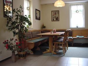 a living room with a table and a couch at Gasthaus Mörla in Rudolstadt