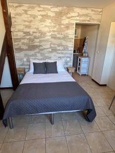 a bedroom with a large bed in a room at Launie Lea Chambre d'Hotes in Eyzerac