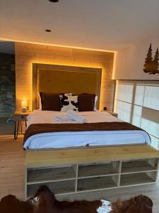 a bedroom with a large bed with a wooden headboard at Loft Chalet Bansko in Bansko