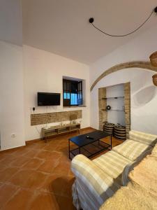 a living room with a couch and a table at Sol de Ancha in Carmona