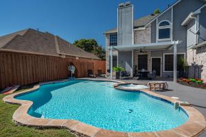 a swimming pool in the backyard of a house at Stylish Oasis Modern Living in Allen