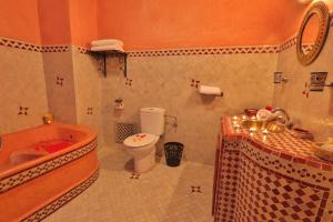 Koupelna v ubytování Riad Al khansaa + 37 fotografií