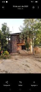 a picture of a building with a tree at Casa de ámbar cuatunalco in Cuatunalco