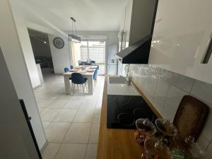 a kitchen with a table and a dining room at Maison individuelle parking privé et gratuit in Sainte-Savine