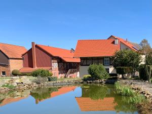a row of houses next to a river at Pension Am Pilgerbach in Baunatal