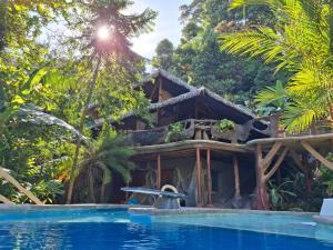 a view of a resort with a swimming pool at Casa Vida Verde in Cabo Matapalo