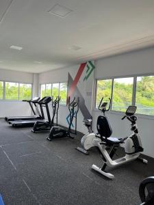 a gym with several exercise bikes in a room at Solar Aruana, Aracaju, Aeroporto, Orla de Atalaia e Praia in Aracaju