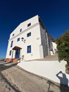 a white building with a blue sky in the background at Casa Mariscal Polopos in Polopos