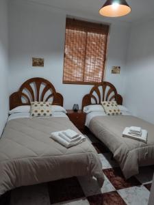 two beds sitting next to each other in a room at La Cañada in Baena