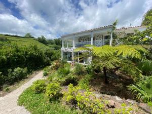 a house with a garden in front of it at Moradia Terra Chã Sea View 1 to 4 pers in Lomba