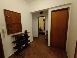 a room with a hallway with a door and a room with a room at Amadora Pet Apartment in Amadora