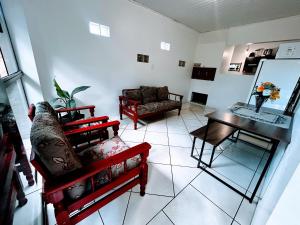 a living room with a couch and a table at Refúgio até 8 pessoas Churrasqueira e pátio cercado in Arroio do Meio