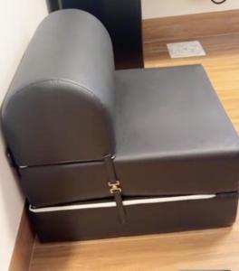 a briefcase sitting on top of a desk at 4 Studio novo no centro com ar condicionado e tv UFLA, UNILAVRAS restaurantes padaria in Lavras