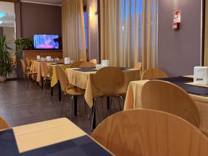 Televizorius ir (arba) pramogų centras apgyvendinimo įstaigoje Hotel Giada