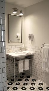 a bathroom with a sink and a mirror and towels at Hollywood Hotel in Los Angeles