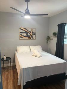 a bed in a bedroom with a ceiling fan at Amelia’s Arena Retreat in Orlando