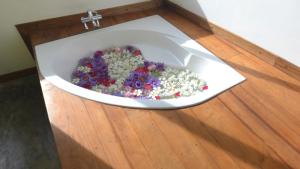 Afbeelding uit fotogalerij van Refresh Hotel Hikkaduwa in Hikkaduwa