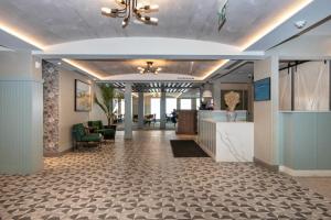 a lobby of a hospital with a waiting room at Bayview Wildwood Resort, an Ascend Collection Resort in Severn +87 photos
