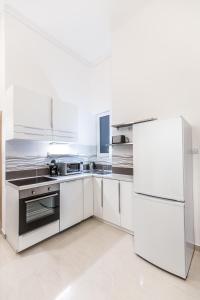 Kuchyňa alebo kuchynka v ubytovaní BpR Oktogon Center Apartment