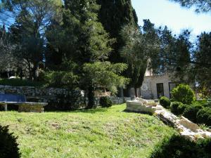 A garden outside Agriturismo Sorgente di Luna