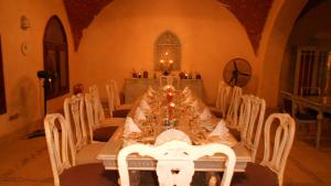 Restaurace v ubytování Shanda Lodge Desert Resort + 210 fotografií