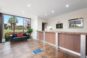 a lobby with a waiting area with a couch at Comfort Inn Deakin Palms in Mildura
