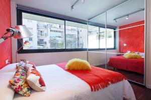 Posteľ alebo postele v izbe v ubytovaní Apartment Barcelona Rentals - Private Pool and Garden Center