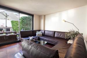 Posedenie v ubytovaní Apartment Barcelona Rentals - Private Pool and Garden Center