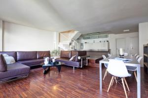 Posedenie v ubytovaní Apartment Barcelona Rentals - Private Pool and Garden Center