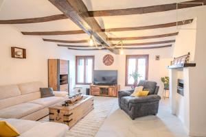 a living room with a couch and a tv at Philippe chez l'habitant in Maubeuge
