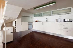 Kuchyňa alebo kuchynka v ubytovaní Apartment Barcelona Rentals - Private Pool and Garden Center