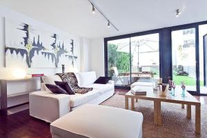 Posedenie v ubytovaní Apartment Barcelona Rentals - Private Pool and Garden Center