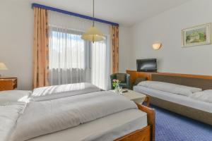 Hotel Zur Mühle tesisinde bir odada yatak veya yataklar