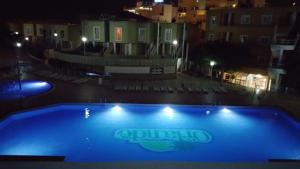 Bazén v ubytovaní Apartment Orlando Costa Adeje alebo v jeho blízkosti