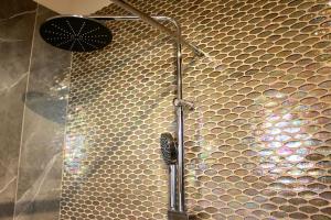 a shower in a bathroom with a metal wall at Casa Carletti in Chivasso