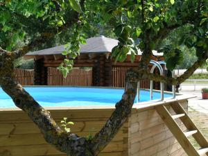 Bazén v ubytování Les Chalets B&B nebo v jeho okolí