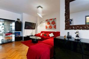 Televízia a/alebo spoločenská miestnosť v ubytovaní Luxurious Apartment Majda, 2 bathrooms and free parking