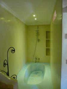 Ванна кімната в Elmalara