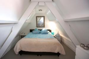 a bedroom with a bed with blue pillows at Apartment Naarden-Vesting in Naarden