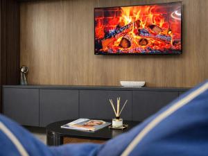 a living room with a fire on the wall at 13 on Tenth in Walmer +6 photos