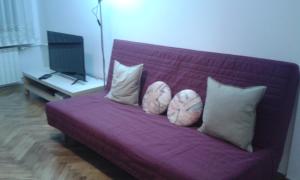 Televízia a/alebo spoločenská miestnosť v ubytovaní Center Warsaw - Apartament Jana Pawła