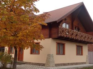 Budova, kde se chata nachází