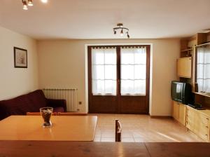 A television and/or entertainment centre at Casa Casbas