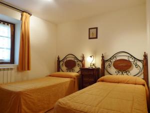 A bed or beds in a room at Casa Casbas