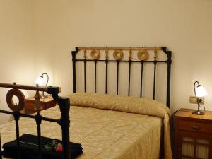 A bed or beds in a room at Casa Casbas