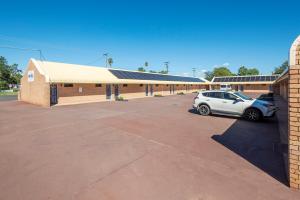a building with a car parked in a parking lot at Cambridge Motel in Mitchell +10 photos